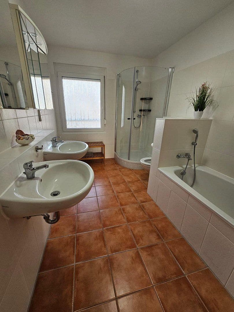 Predaj domu 155 m², pozemek 370 m², Eschborn, Hesensko Predaj domu 155 m², pozemek 370 m², Eschborn, Hesensko