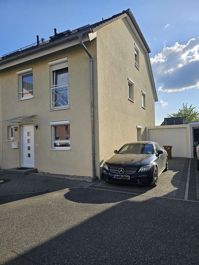 Predaj domu 155 m², pozemek 370 m², Eschborn, Hesensko Predaj domu 155 m², pozemek 370 m², Eschborn, Hesensko