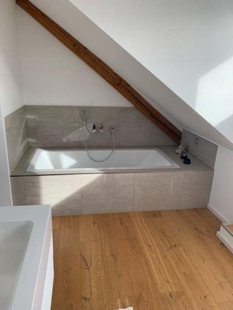 Prenájom bytu 3-izbový 130 m², Tägermoosstr. 16, Konstanz, Bádensko-Wurttembersko Prenájom bytu 3-izbový 130 m², Tägermoosstr. 16, Konstanz, Bádensko-Wurttembersko