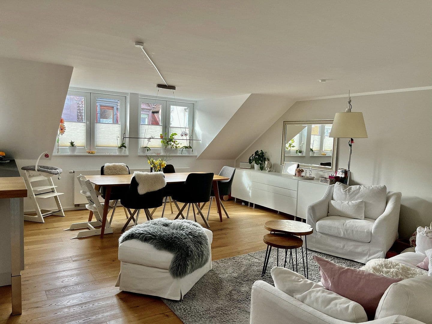 Prenájom bytu 3-izbový 130 m², Tägermoosstr. 16, Konstanz, Bádensko-Wurttembersko Prenájom bytu 3-izbový 130 m², Tägermoosstr. 16, Konstanz, Bádensko-Wurttembersko