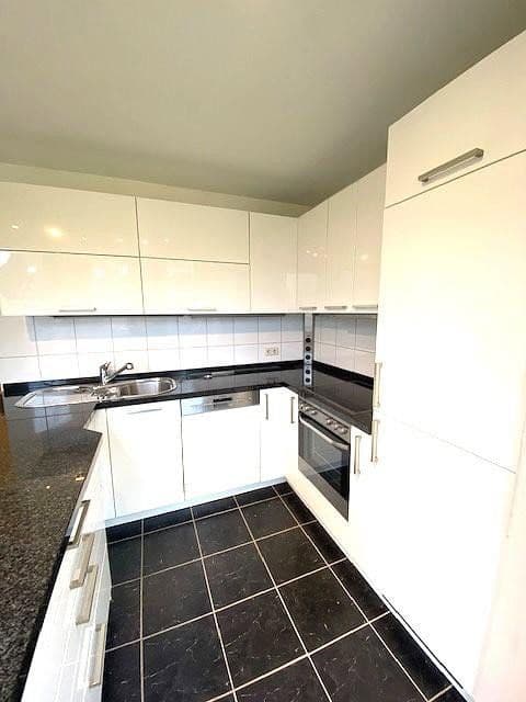 Prenájom bytu 2-izbový 67 m², Düsseldorf, Severné Porýnie - Westfálsko Prenájom bytu 2-izbový 67 m², Düsseldorf, Severné Porýnie - Westfálsko