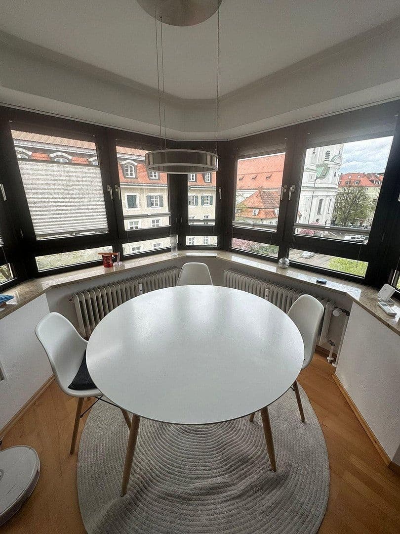 Prenájom bytu 2-izbový 57 m², München, Bavorsko Prenájom bytu 2-izbový 57 m², München, Bavorsko