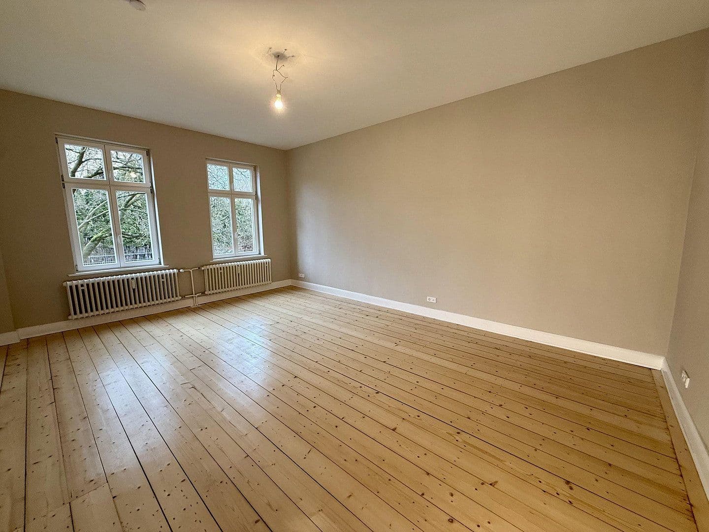 Predaj domu 335 m², pozemek 481 m², Sohnreystraße 17, Northeim, Dolné Sasko Predaj domu 335 m², pozemek 481 m², Sohnreystraße 17, Northeim, Dolné Sasko