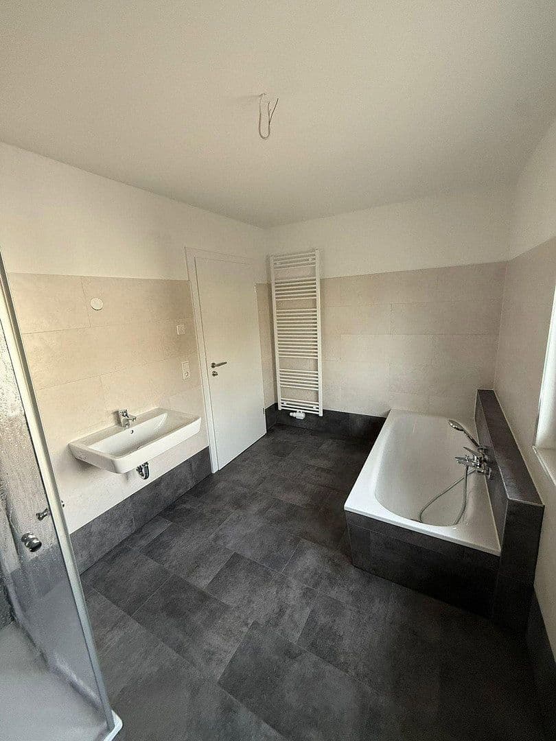 Prenájom domu 128 m², pozemek 275 m², Kattenturmer Heerstr. 138c, Bremen, Brémy Prenájom domu 128 m², pozemek 275 m², Kattenturmer Heerstr. 138c, Bremen, Brémy