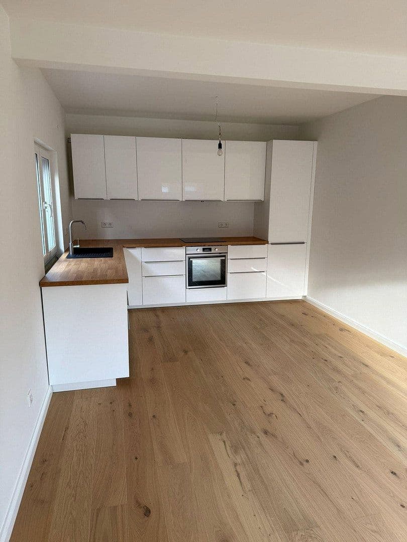 Prenájom domu 128 m², pozemek 275 m², Kattenturmer Heerstr. 138c, Bremen, Brémy Prenájom domu 128 m², pozemek 275 m², Kattenturmer Heerstr. 138c, Bremen, Brémy