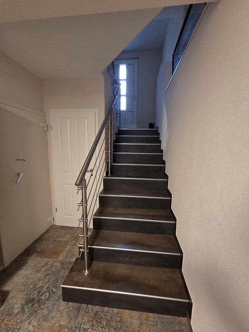 Predaj domu 120 m², pozemek 365 m², Schutzenstrasse, 21/1, Niefern-Öschelbronn, Bádensko-Wurttembersko Predaj domu 120 m², pozemek 365 m², Schutzenstrasse, 21/1, Niefern-Öschelbronn, Bádensko-Wurttembersko
