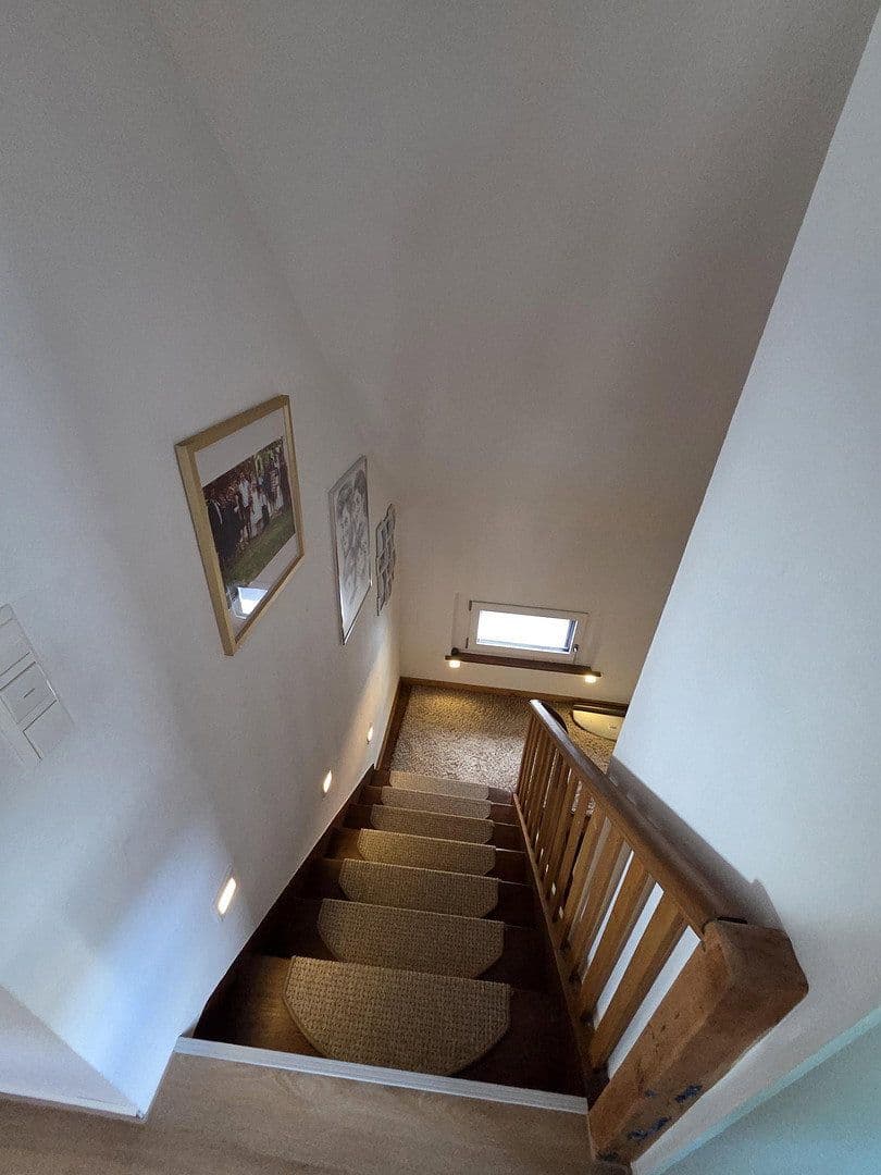 Predaj domu 120 m², pozemek 365 m², Schutzenstrasse, 21/1, Niefern-Öschelbronn, Bádensko-Wurttembersko Predaj domu 120 m², pozemek 365 m², Schutzenstrasse, 21/1, Niefern-Öschelbronn, Bádensko-Wurttembersko