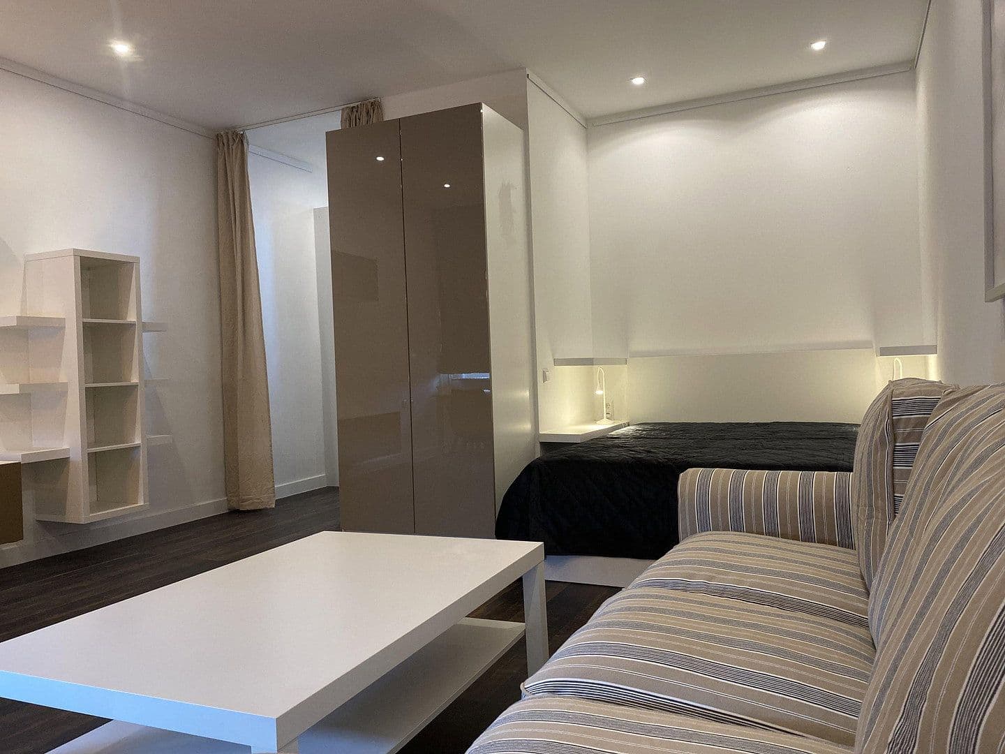 Prenájom bytu 1-izbový 42 m², Hubertusallee 6, Berlin, Berlín Prenájom bytu 1-izbový 42 m², Hubertusallee 6, Berlin, Berlín