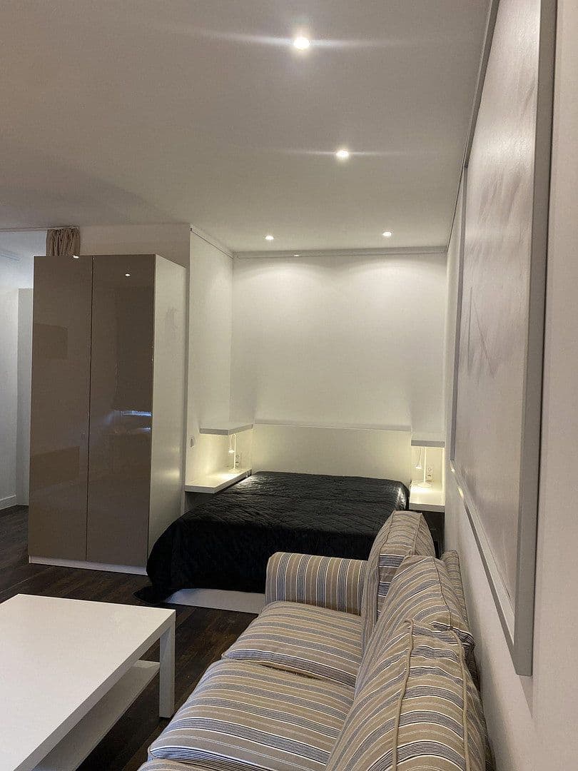 Prenájom bytu 1-izbový 42 m², Hubertusallee 6, Berlin, Berlín Prenájom bytu 1-izbový 42 m², Hubertusallee 6, Berlin, Berlín