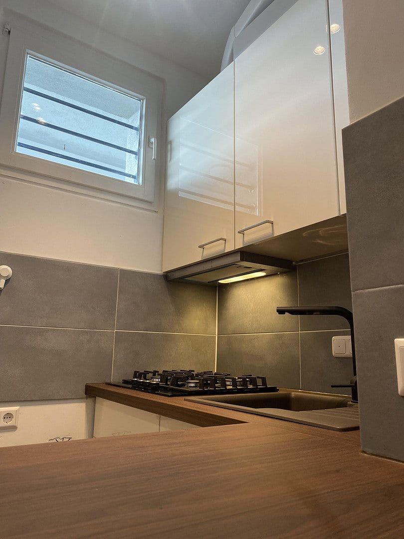 Prenájom bytu 1-izbový 42 m², Hubertusallee 6, Berlin, Berlín Prenájom bytu 1-izbový 42 m², Hubertusallee 6, Berlin, Berlín