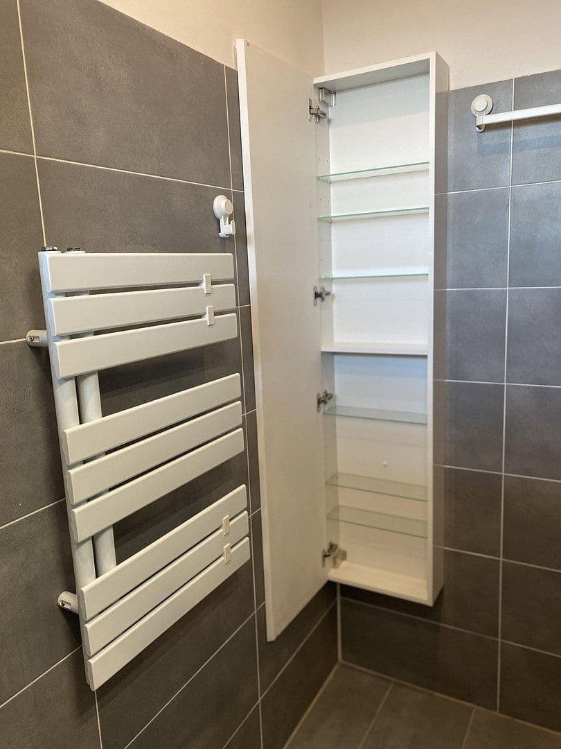 Prenájom bytu 1-izbový 42 m², Hubertusallee 6, Berlin, Berlín Prenájom bytu 1-izbový 42 m², Hubertusallee 6, Berlin, Berlín