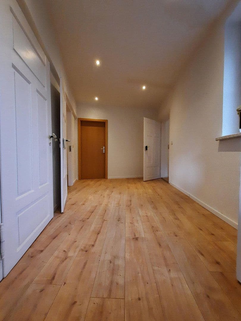 Prenájom domu 77 m², pozemek 200 m², Chemnitzer Str. 15, Limbach-Oberfrohna, Sasko Prenájom domu 77 m², pozemek 200 m², Chemnitzer Str. 15, Limbach-Oberfrohna, Sasko
