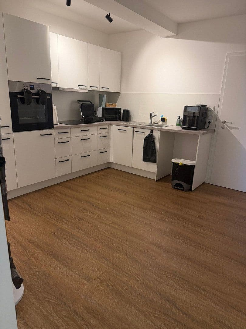Prenájom kancelárie 90 m², Biblis, Hesensko Prenájom kancelárie 90 m², Biblis, Hesensko