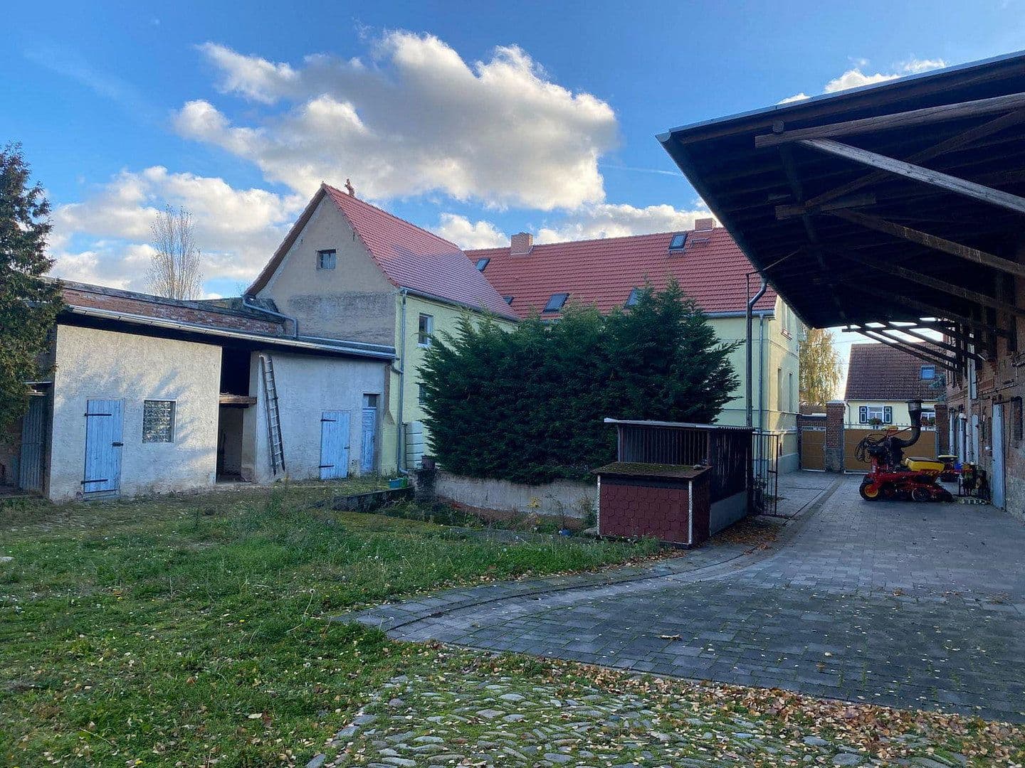 Predaj domu 260 m², pozemek 3.290 m², Nienburg (Saale), Sasko-Anhaltsko Predaj domu 260 m², pozemek 3.290 m², Nienburg (Saale), Sasko-Anhaltsko