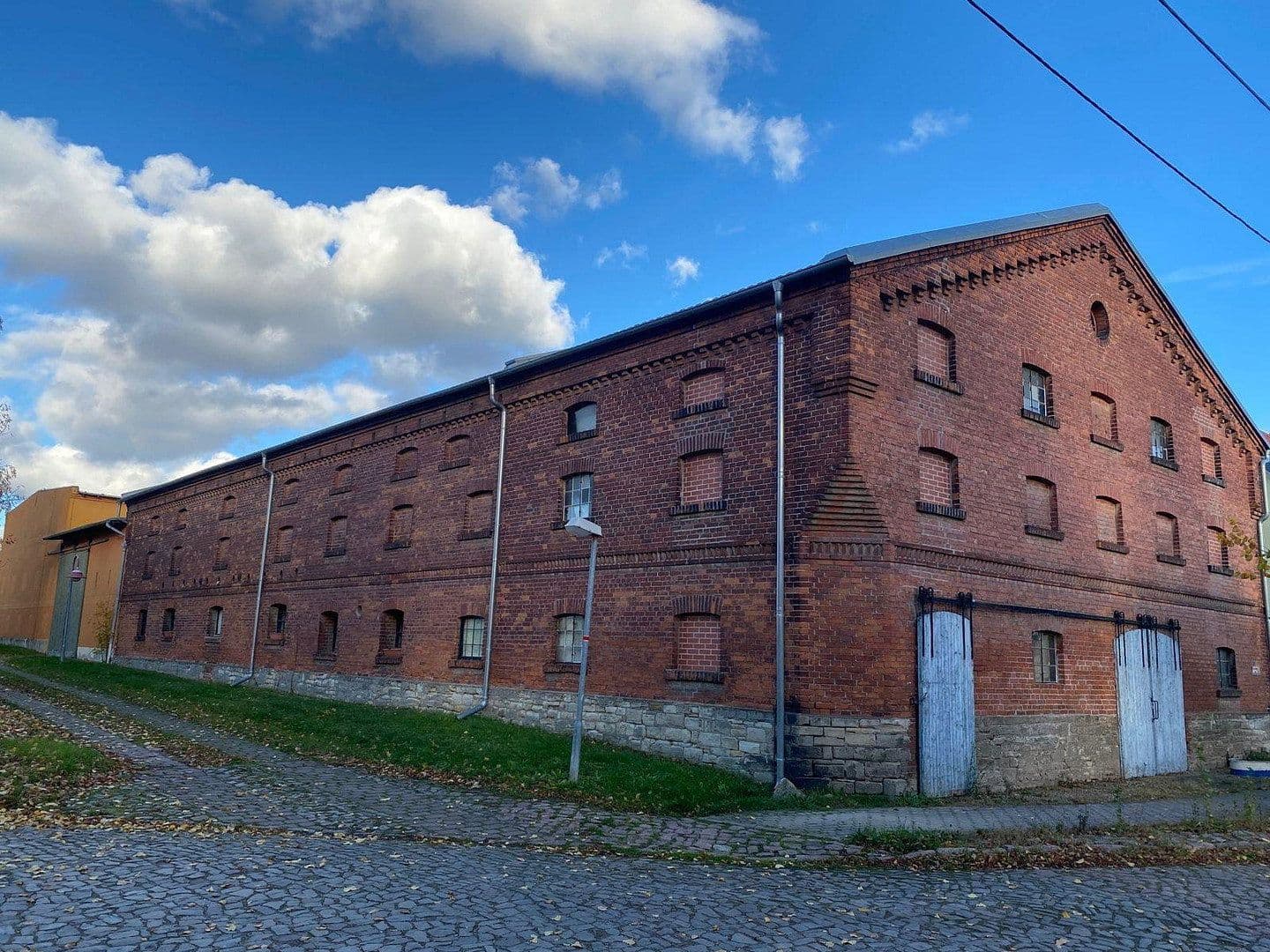 Predaj domu 260 m², pozemek 3.290 m², Nienburg (Saale), Sasko-Anhaltsko Predaj domu 260 m², pozemek 3.290 m², Nienburg (Saale), Sasko-Anhaltsko