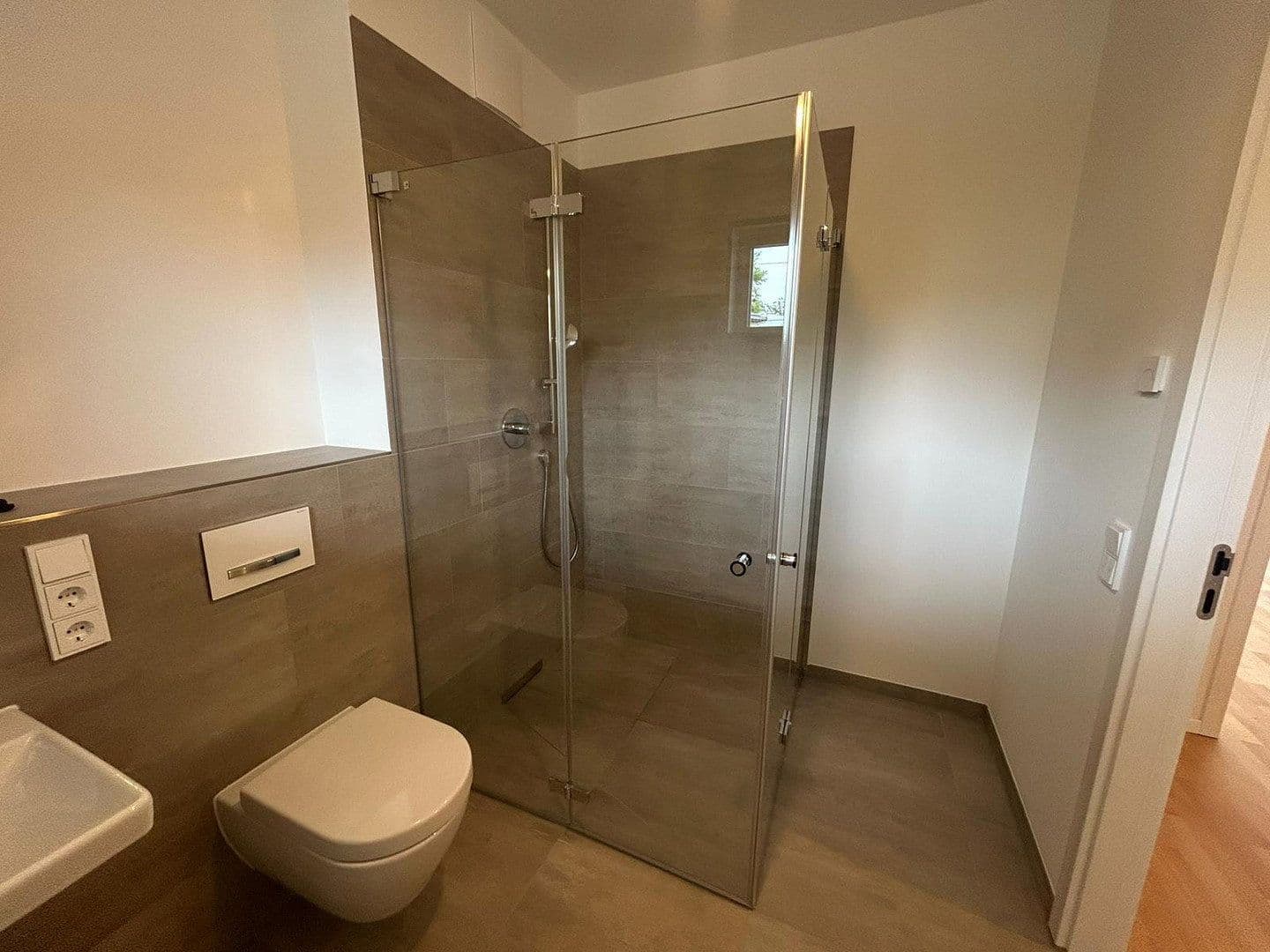 Prenájom bytu 2-izbový 60 m², Regattastraße 9, Berlin, Berlín Prenájom bytu 2-izbový 60 m², Regattastraße 9, Berlin, Berlín