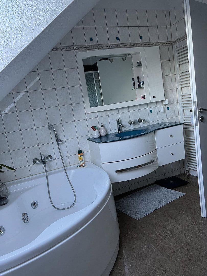 Predaj domu 176 m², pozemek 551 m², Am Schwefelgraben 3, Mühlhausen-Ehingen, Bádensko-Wurttembersko Predaj domu 176 m², pozemek 551 m², Am Schwefelgraben 3, Mühlhausen-Ehingen, Bádensko-Wurttembersko