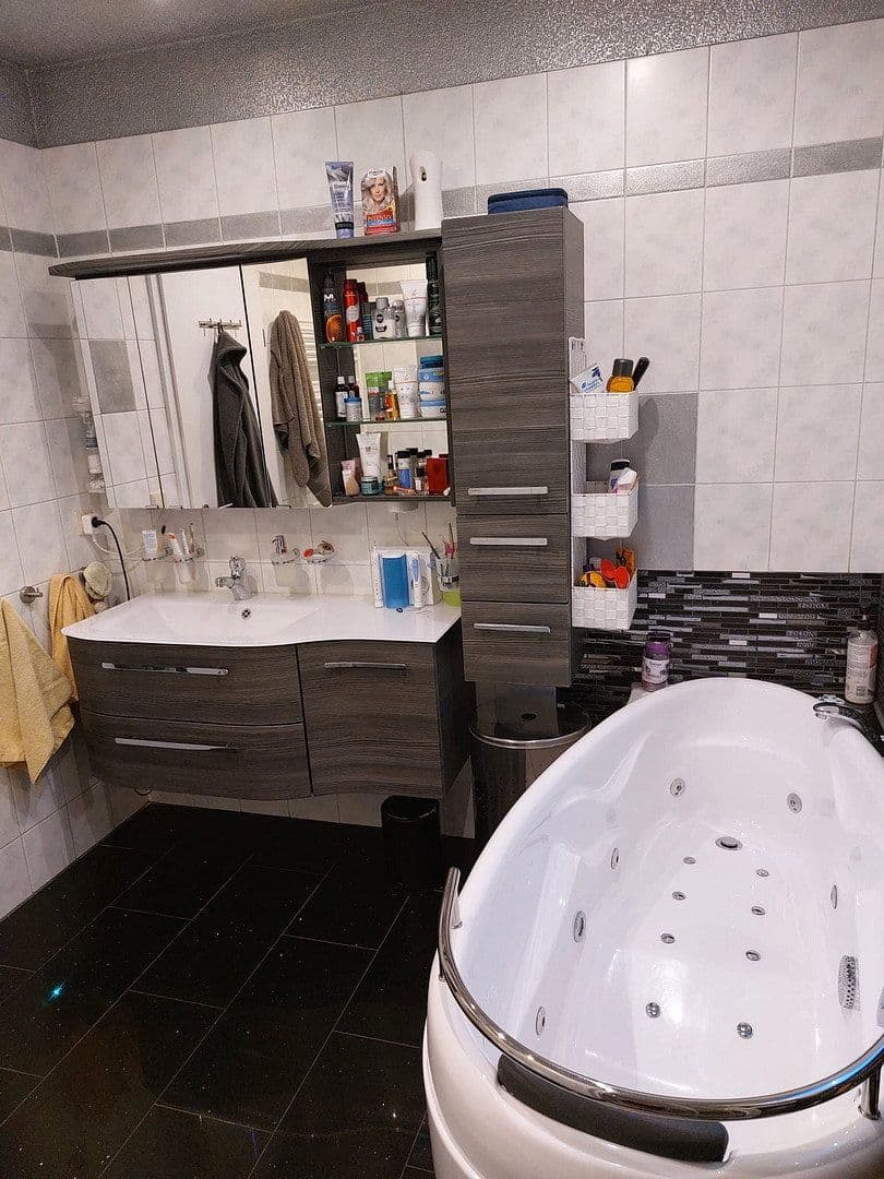 Predaj domu 176 m², pozemek 551 m², Am Schwefelgraben 3, Mühlhausen-Ehingen, Bádensko-Wurttembersko Predaj domu 176 m², pozemek 551 m², Am Schwefelgraben 3, Mühlhausen-Ehingen, Bádensko-Wurttembersko