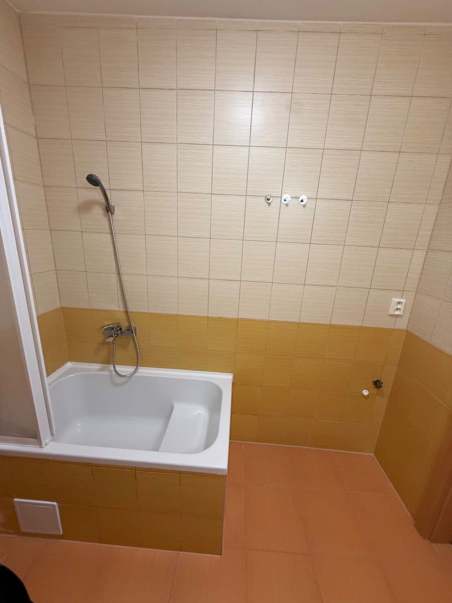 Predaj bytu 2-izbový 40 m², Polní, Český Těšín, Moravskoslezský kraj Predaj bytu 2-izbový 40 m², Polní, Český Těšín, Moravskoslezský kraj