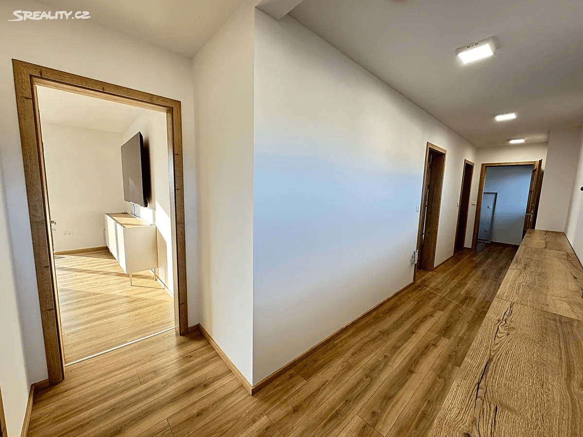 Predaj domu 159 m², pozemek 835 m², Pomněnková, Mukařov, Středočeský kraj Predaj domu 159 m², pozemek 835 m², Pomněnková, Mukařov, Středočeský kraj