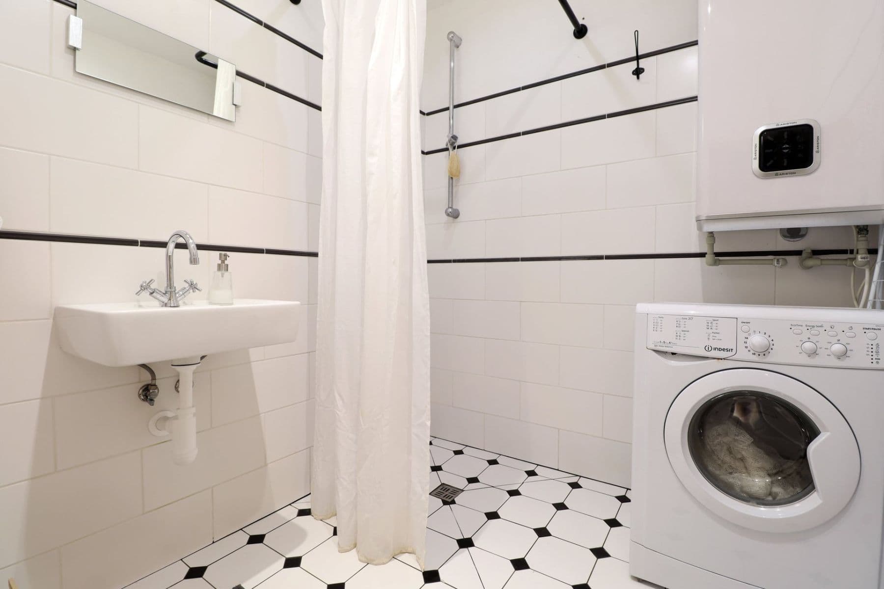 Prenájom bytu 1-izbový 39 m², Vacínova, Praha, Praha Prenájom bytu 1-izbový 39 m², Vacínova, Praha, Praha