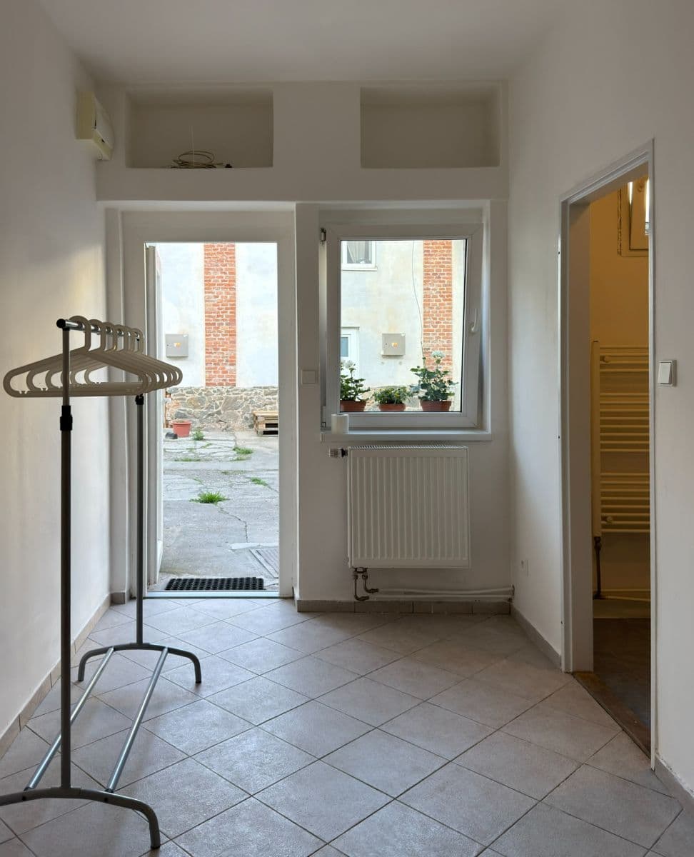 Prenájom bytu 1-izbový 15 m², Zbynická, Praha, Praha Prenájom bytu 1-izbový 15 m², Zbynická, Praha, Praha