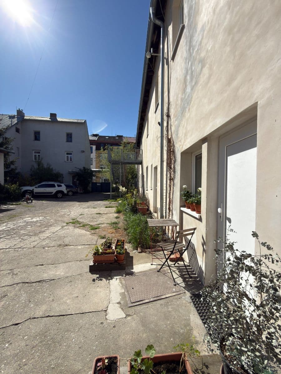 Prenájom bytu 1-izbový 15 m², Zbynická, Praha, Praha Prenájom bytu 1-izbový 15 m², Zbynická, Praha, Praha