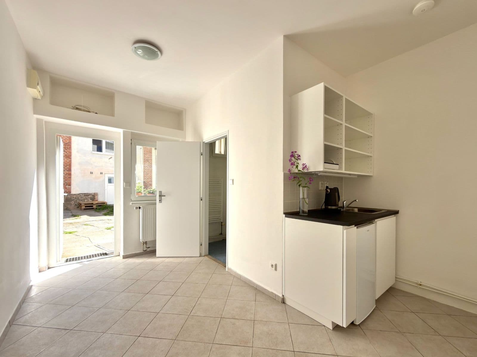 Prenájom bytu 1-izbový 15 m², Zbynická, Praha, Praha Prenájom bytu 1-izbový 15 m², Zbynická, Praha, Praha