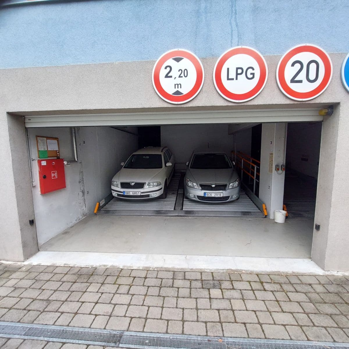 Prenájom garáže 12 m², Štichova, Praha, Praha Prenájom garáže 12 m², Štichova, Praha, Praha