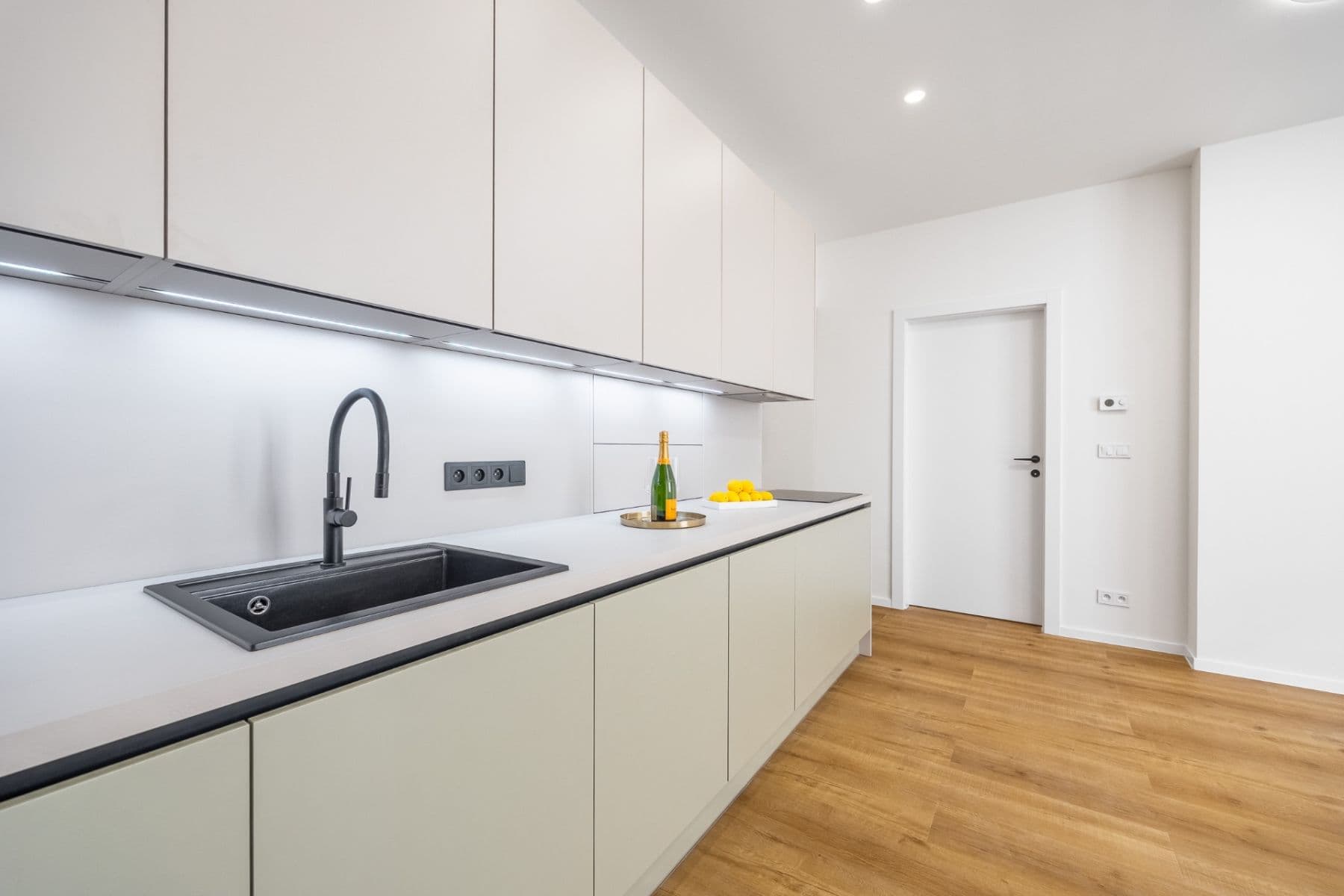 Predaj bytu 3-izbový 95 m², Řezáčovo náměstí, Praha, Praha Predaj bytu 3-izbový 95 m², Řezáčovo náměstí, Praha, Praha