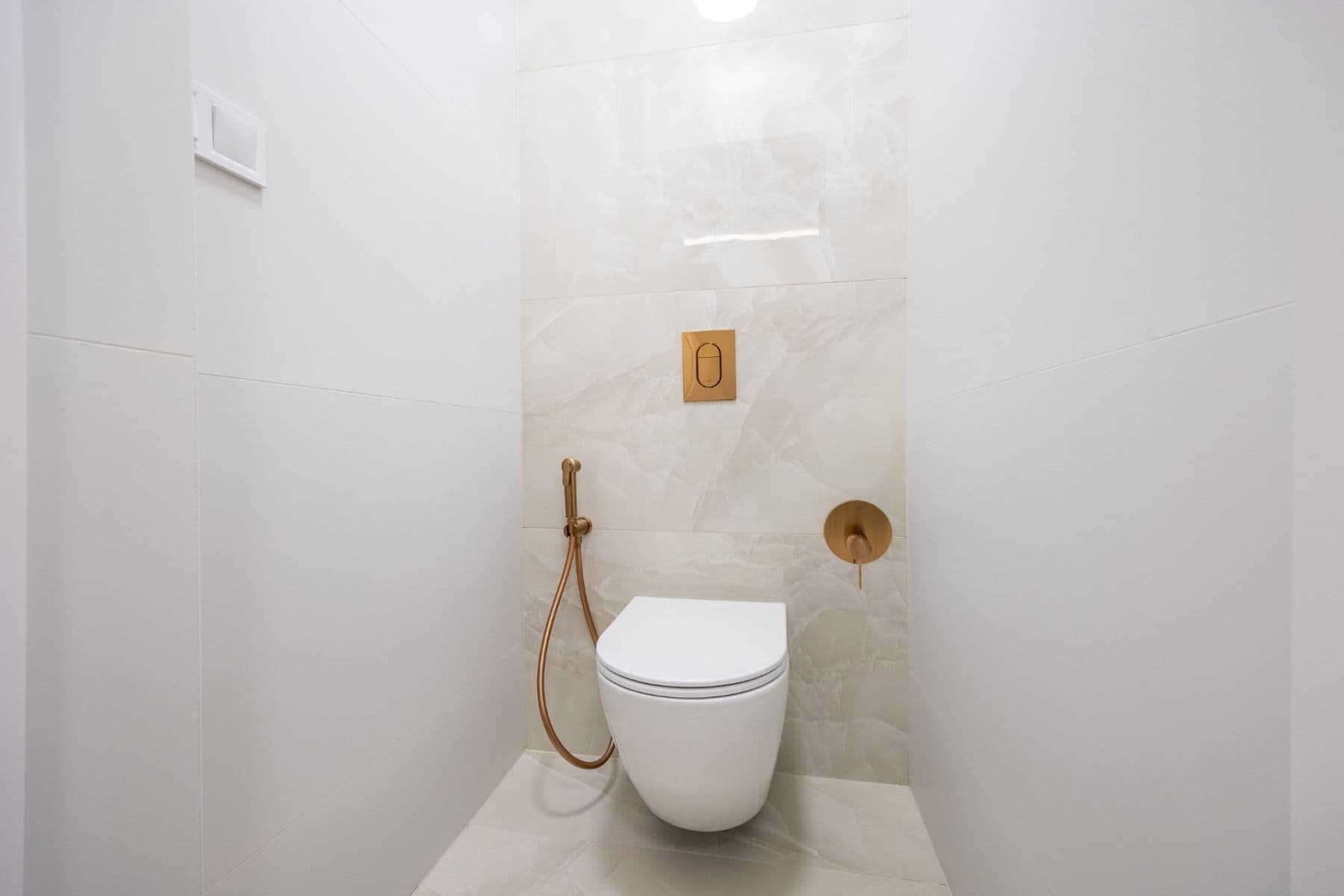 Predaj bytu 3-izbový 95 m², Řezáčovo náměstí, Praha, Praha Predaj bytu 3-izbový 95 m², Řezáčovo náměstí, Praha, Praha