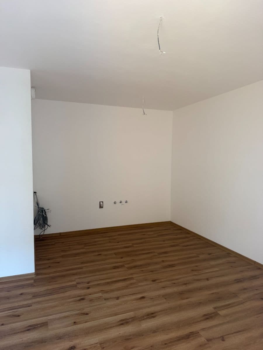 Prenájom bytu 2-izbový 56 m², U Kasáren, Dašice, Pardubický kraj Prenájom bytu 2-izbový 56 m², U Kasáren, Dašice, Pardubický kraj
