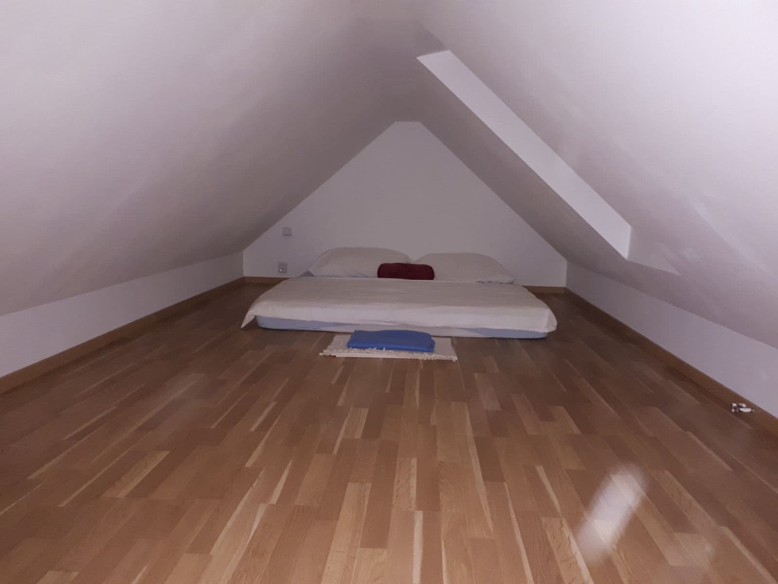 Prenájom bytu 2-izbový 42 m², Husovo náměstí, Hostivice, Středočeský kraj Prenájom bytu 2-izbový 42 m², Husovo náměstí, Hostivice, Středočeský kraj