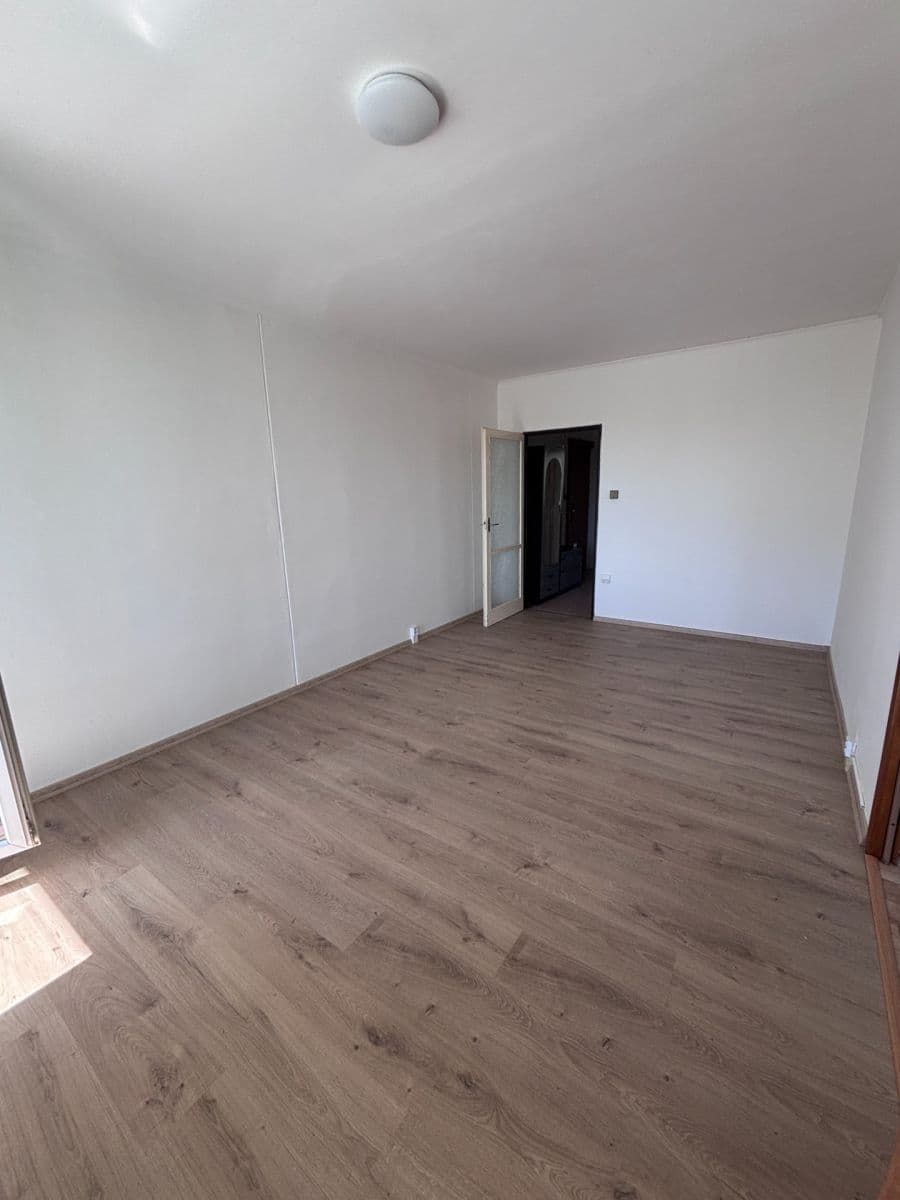 Prenájom bytu 3-izbový 77 m², Novodvorská, Praha, Praha Prenájom bytu 3-izbový 77 m², Novodvorská, Praha, Praha