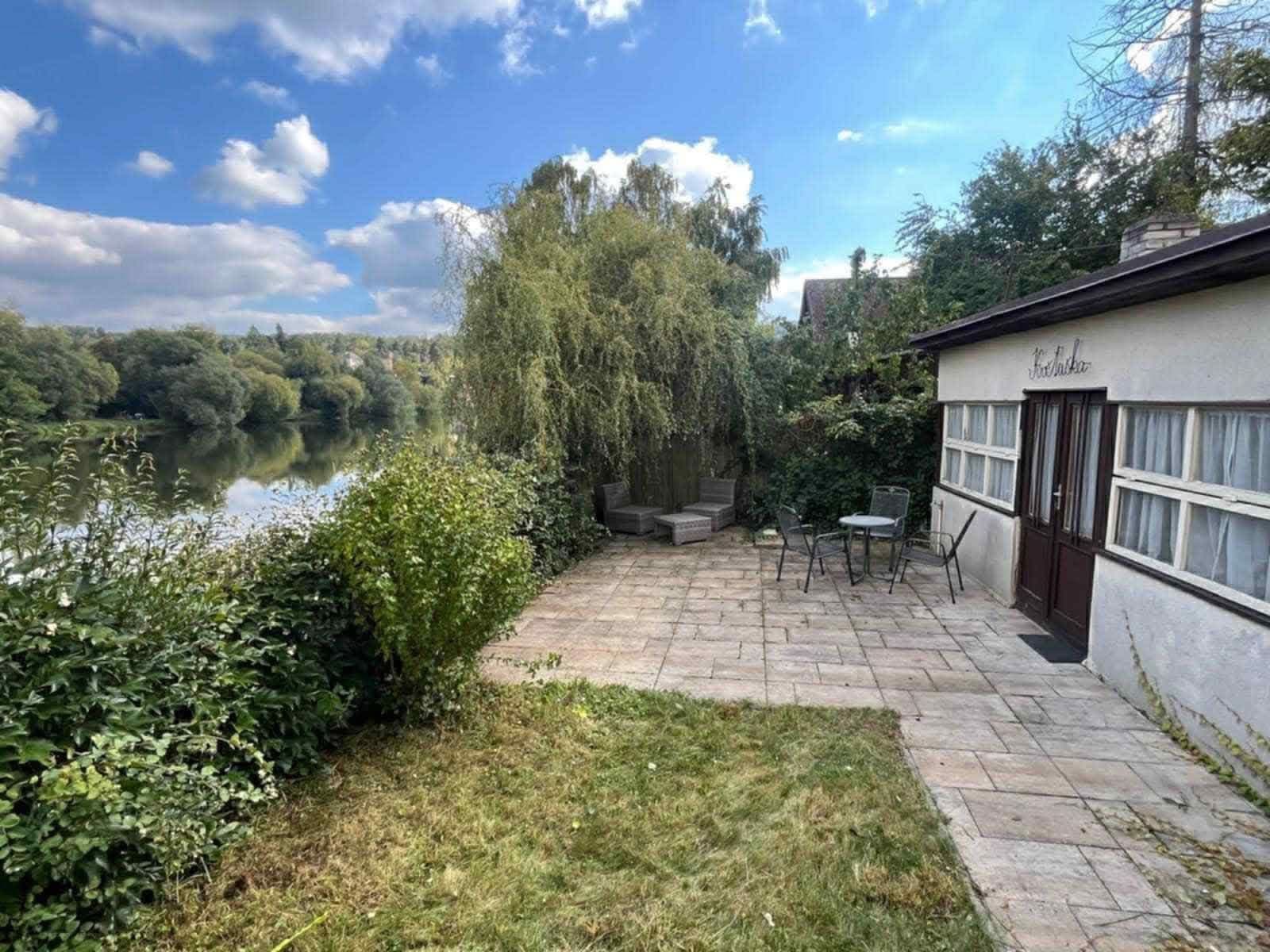 Predaj rekreačného objektu 38 m², pozemek 116 m², Černošice, Středočeský kraj Predaj rekreačného objektu 38 m², pozemek 116 m², Černošice, Středočeský kraj