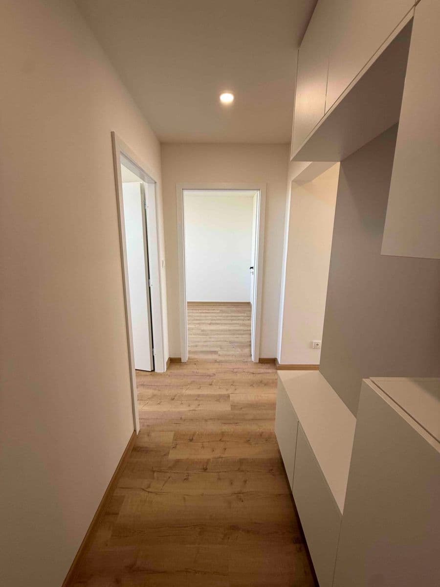 Prenájom bytu 3-izbový 75 m², Zdiměřická, Praha, Praha Prenájom bytu 3-izbový 75 m², Zdiměřická, Praha, Praha