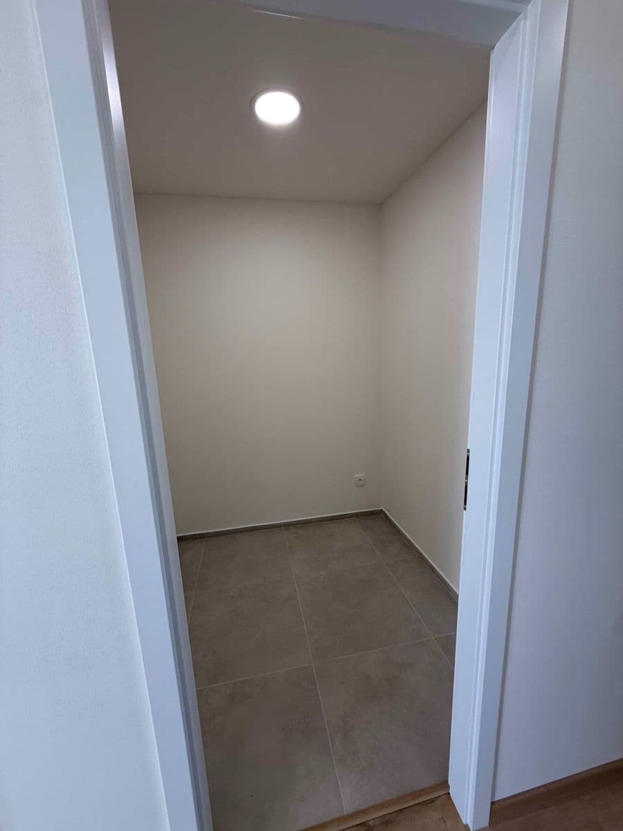 Prenájom bytu 3-izbový 75 m², Zdiměřická, Praha, Praha Prenájom bytu 3-izbový 75 m², Zdiměřická, Praha, Praha