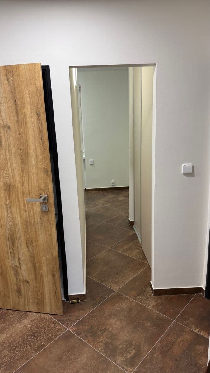 Prenájom bytu 3-izbový 68 m², Kpt. Fechtnera, Hradec Králové, Královéhradecký kraj Prenájom bytu 3-izbový 68 m², Kpt. Fechtnera, Hradec Králové, Královéhradecký kraj