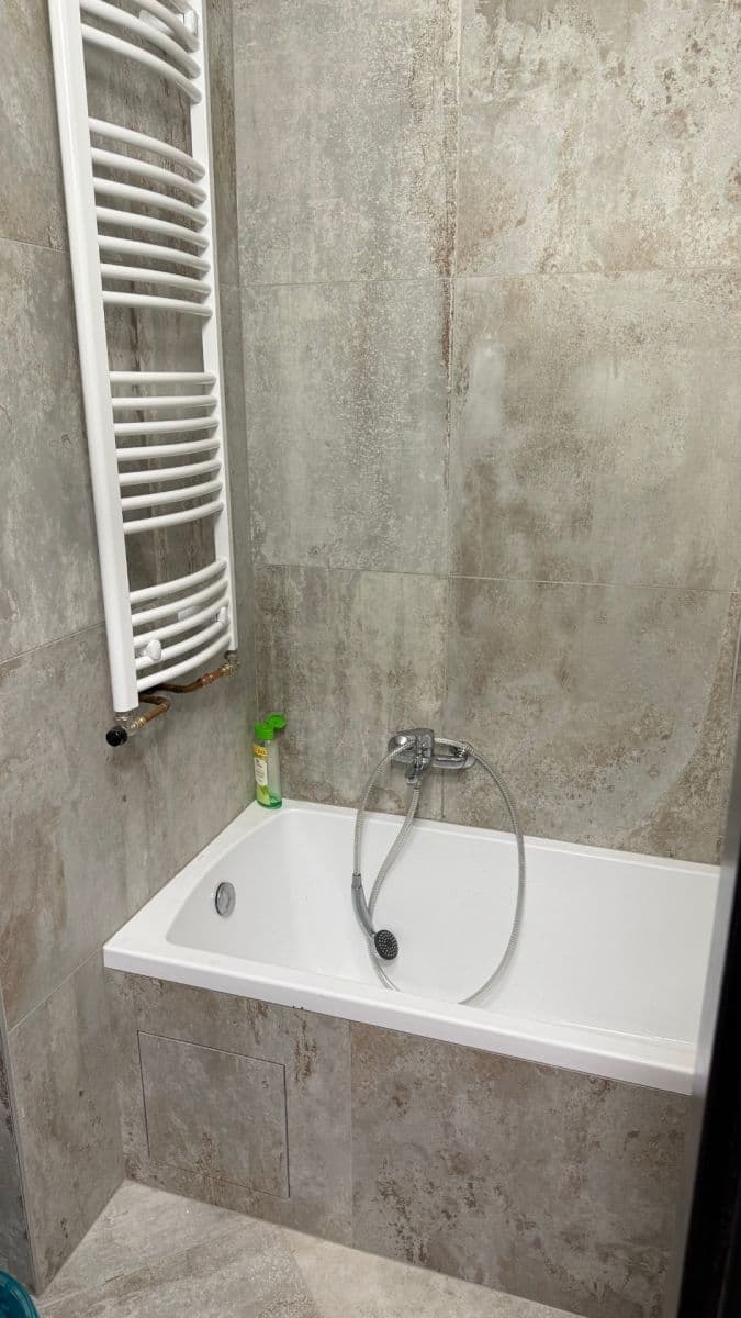 Prenájom bytu 3-izbový 68 m², Kpt. Fechtnera, Hradec Králové, Královéhradecký kraj Prenájom bytu 3-izbový 68 m², Kpt. Fechtnera, Hradec Králové, Královéhradecký kraj