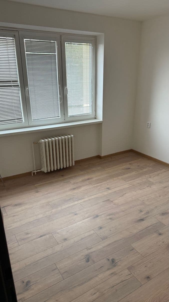 Prenájom bytu 3-izbový 68 m², Kpt. Fechtnera, Hradec Králové, Královéhradecký kraj Prenájom bytu 3-izbový 68 m², Kpt. Fechtnera, Hradec Králové, Královéhradecký kraj