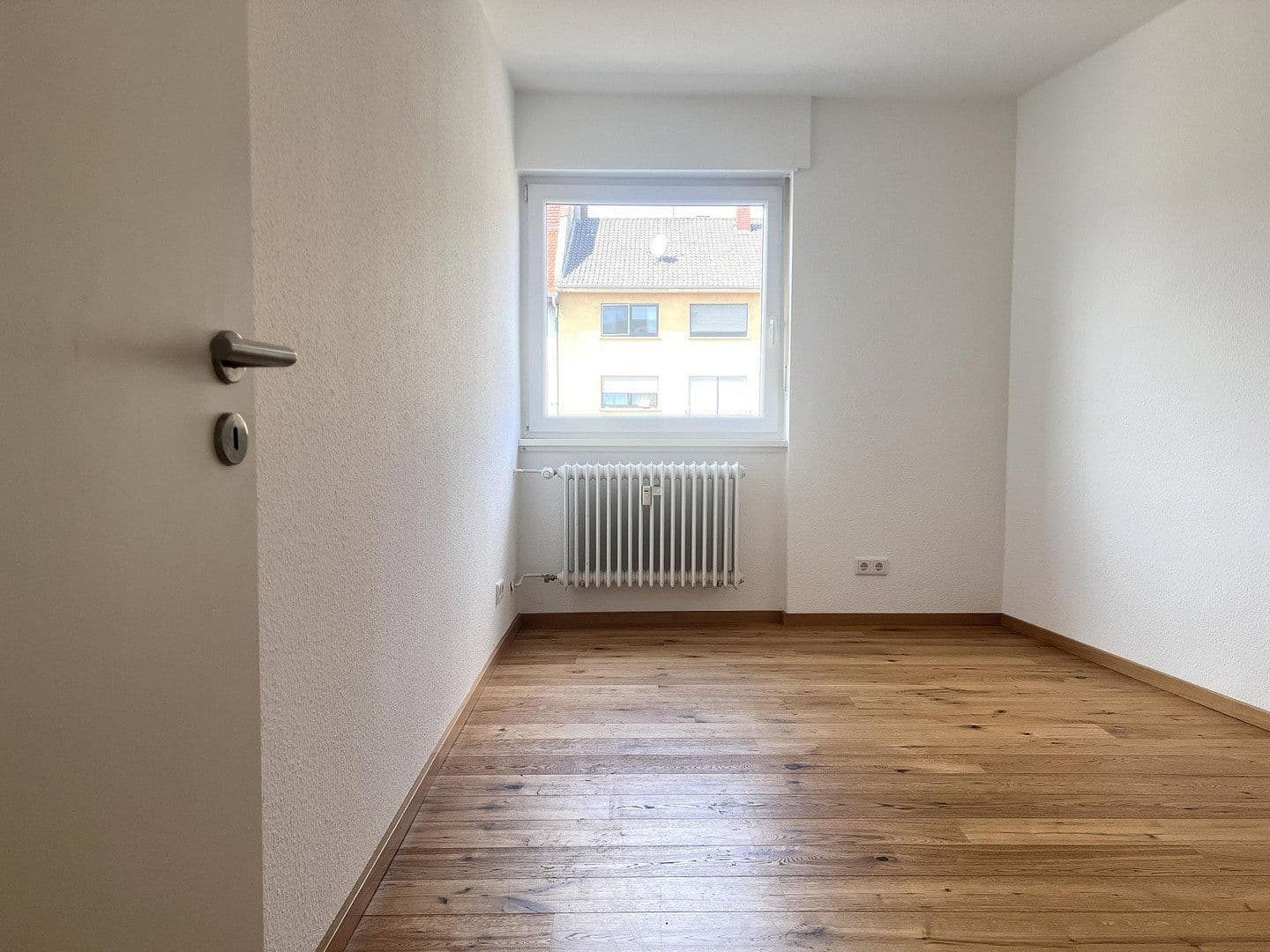 Prenájom bytu 3-izbový 70 m², G7, 27, Mannheim, Bádensko-Wurttembersko Prenájom bytu 3-izbový 70 m², G7, 27, Mannheim, Bádensko-Wurttembersko