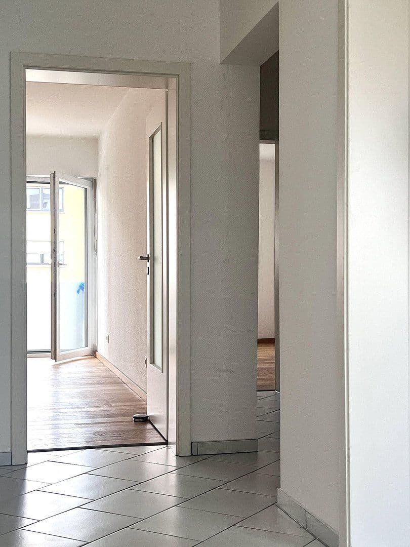 Prenájom bytu 3-izbový 70 m², G7, 27, Mannheim, Bádensko-Wurttembersko Prenájom bytu 3-izbový 70 m², G7, 27, Mannheim, Bádensko-Wurttembersko