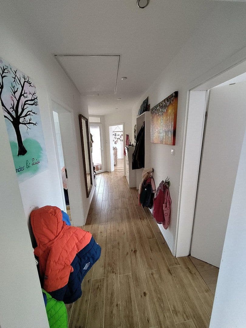 Prenájom bytu 3-izbový 120 m², Weinheim, Bádensko-Wurttembersko Prenájom bytu 3-izbový 120 m², Weinheim, Bádensko-Wurttembersko