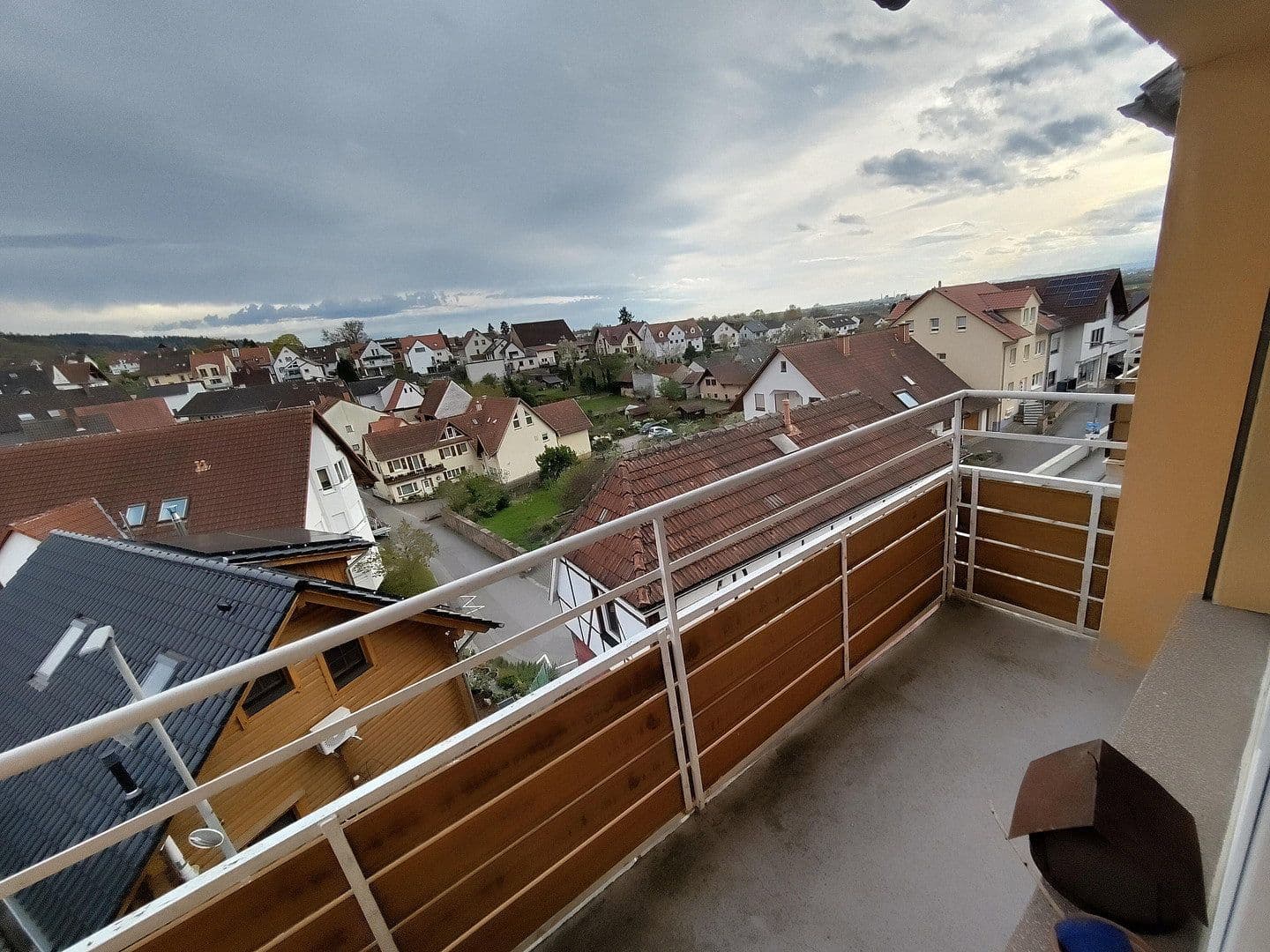 Prenájom bytu 3-izbový 120 m², Weinheim, Bádensko-Wurttembersko Prenájom bytu 3-izbový 120 m², Weinheim, Bádensko-Wurttembersko