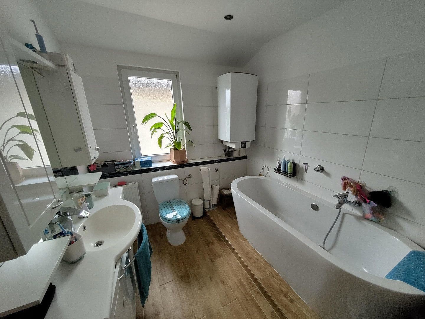 Prenájom bytu 3-izbový 120 m², Weinheim, Bádensko-Wurttembersko Prenájom bytu 3-izbový 120 m², Weinheim, Bádensko-Wurttembersko