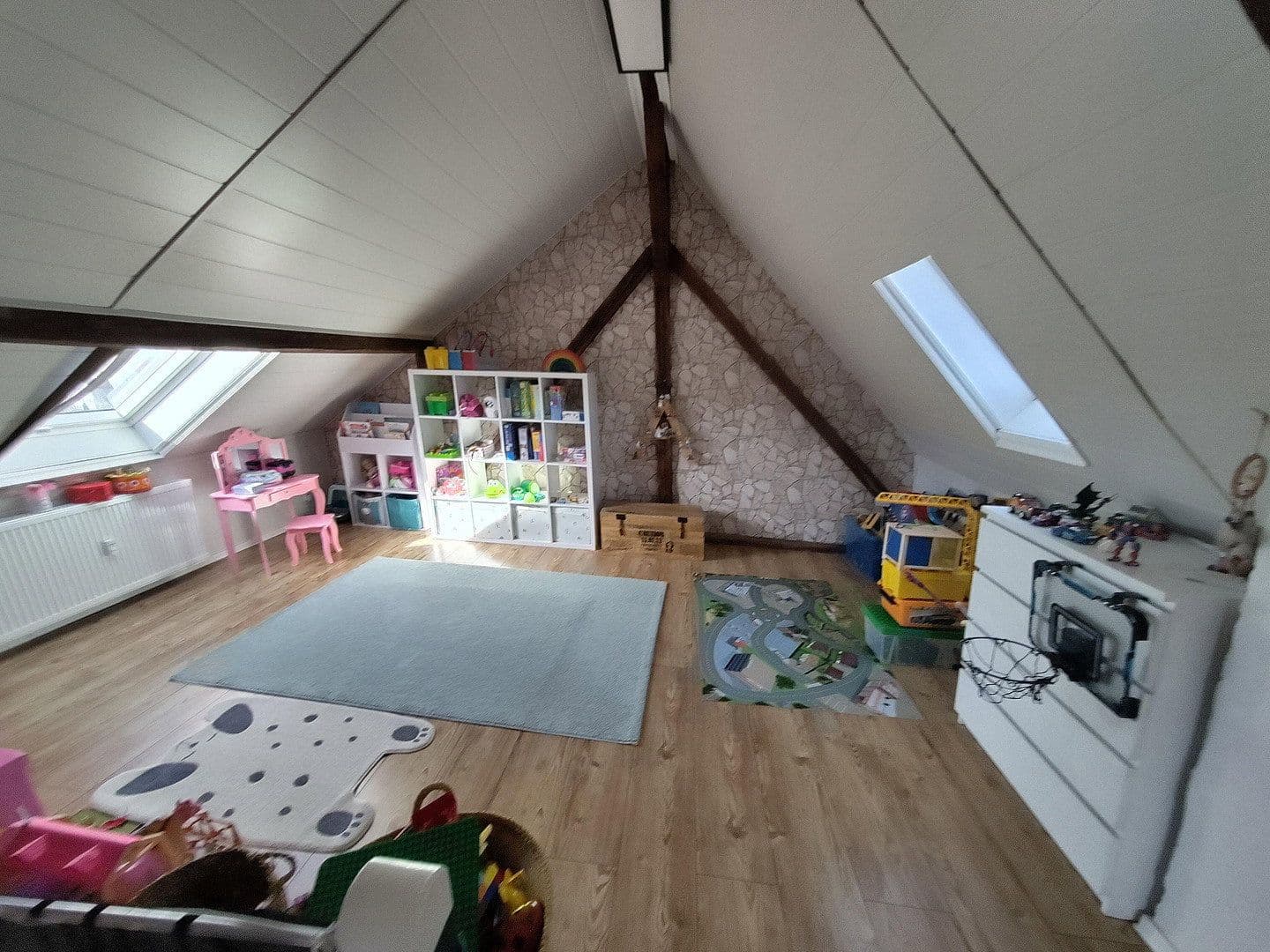 Prenájom bytu 3-izbový 120 m², Weinheim, Bádensko-Wurttembersko Prenájom bytu 3-izbový 120 m², Weinheim, Bádensko-Wurttembersko