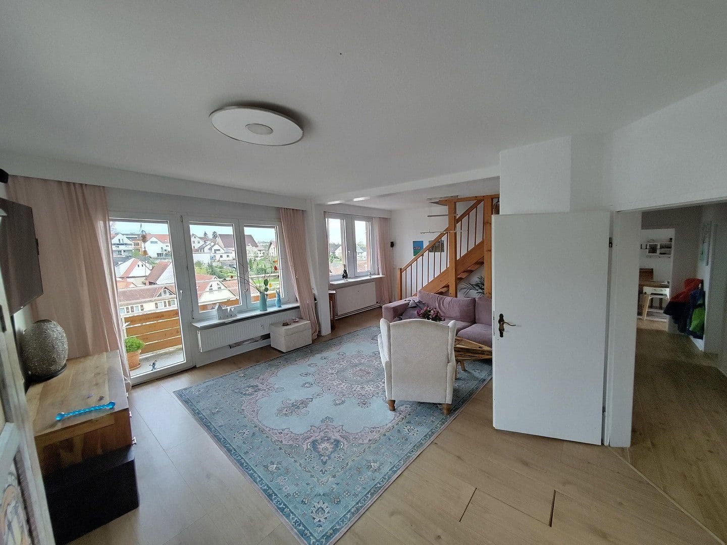 Prenájom bytu 3-izbový 120 m², Weinheim, Bádensko-Wurttembersko Prenájom bytu 3-izbový 120 m², Weinheim, Bádensko-Wurttembersko