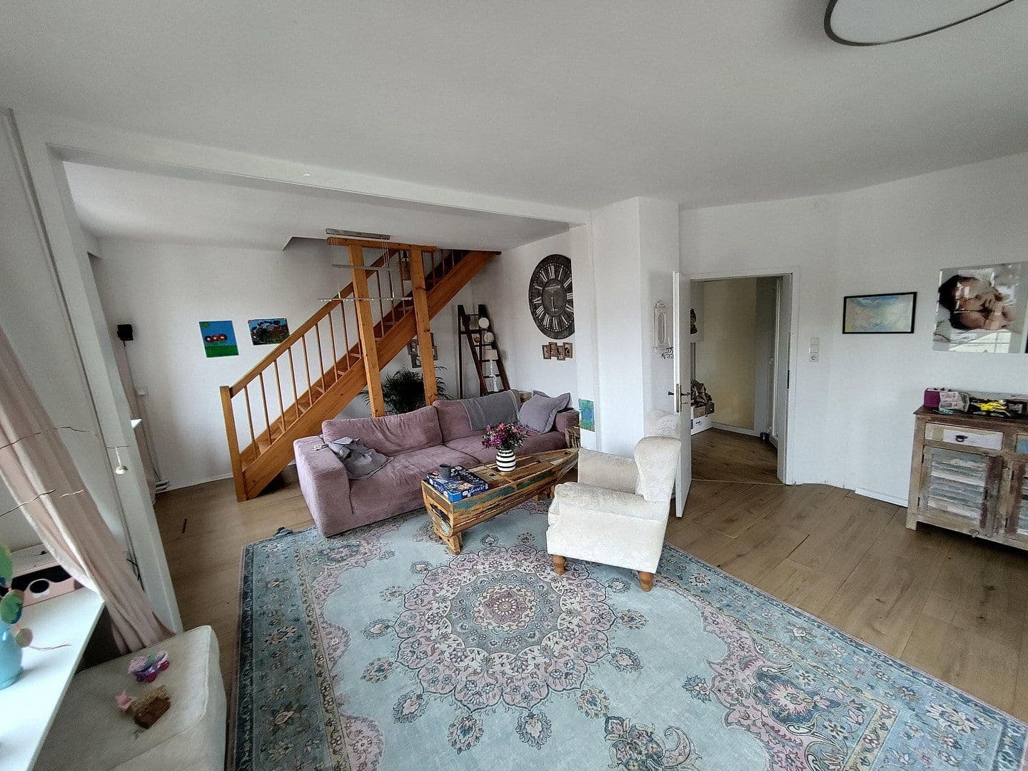 Prenájom bytu 3-izbový 120 m², Weinheim, Bádensko-Wurttembersko Prenájom bytu 3-izbový 120 m², Weinheim, Bádensko-Wurttembersko