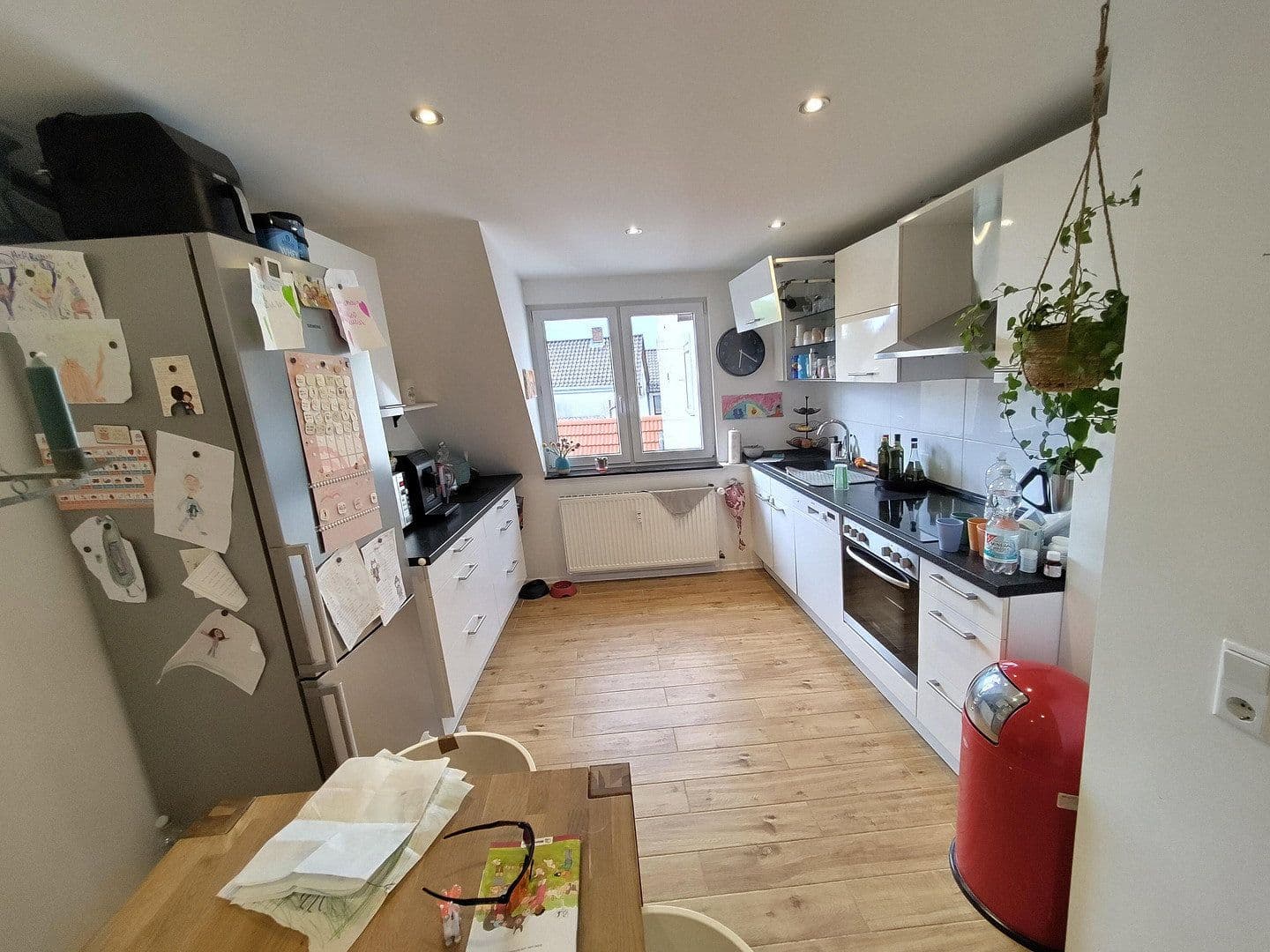 Prenájom bytu 3-izbový 120 m², Weinheim, Bádensko-Wurttembersko Prenájom bytu 3-izbový 120 m², Weinheim, Bádensko-Wurttembersko