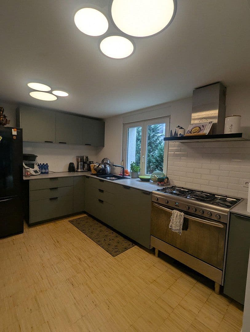 Predaj domu 250 m², pozemek 571 m², Korntal-Münchingen, Bádensko-Wurttembersko Predaj domu 250 m², pozemek 571 m², Korntal-Münchingen, Bádensko-Wurttembersko